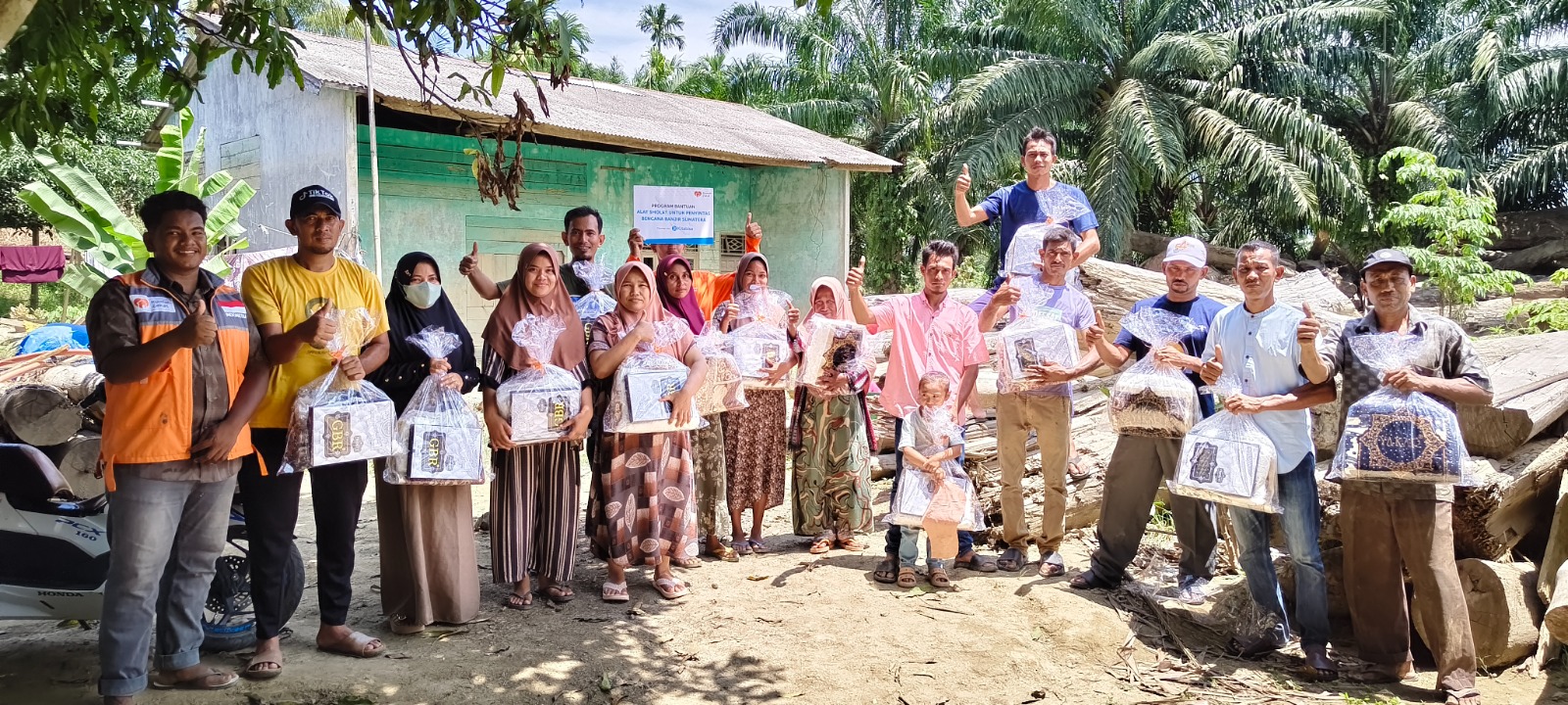 Rumah Zakat Kembali Tebar Kepedulian, 133 Paket Ibadah Disalurkan untuk Warga Terdampak Banjir